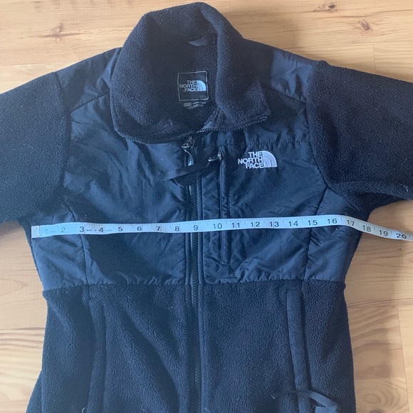 **SOLD** North Face Denali 2 jacket - Picture 5 of 6